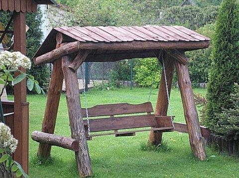حديقة أرجوحة خشبية لإقامة الصيف: نحن تجهيز منطقة من الراحة بشكل صحيح