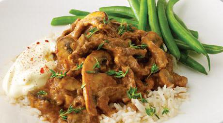 لحوم البقر stroganoff وصفة الكلاسيكية