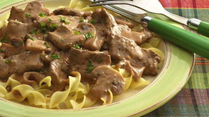 وصفة لحم البقر stroganoff مع صورة