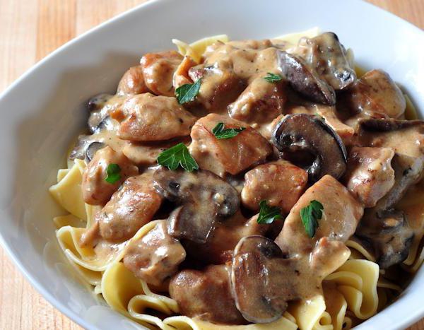 لحم البقر stroganoff مع الفطر