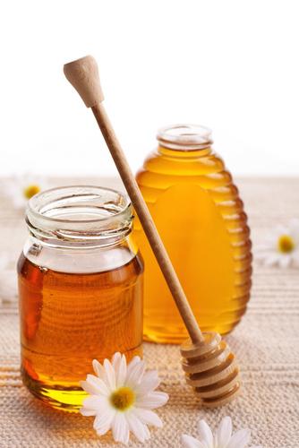 تدليك العسل هو فائدة حلوة للجسم